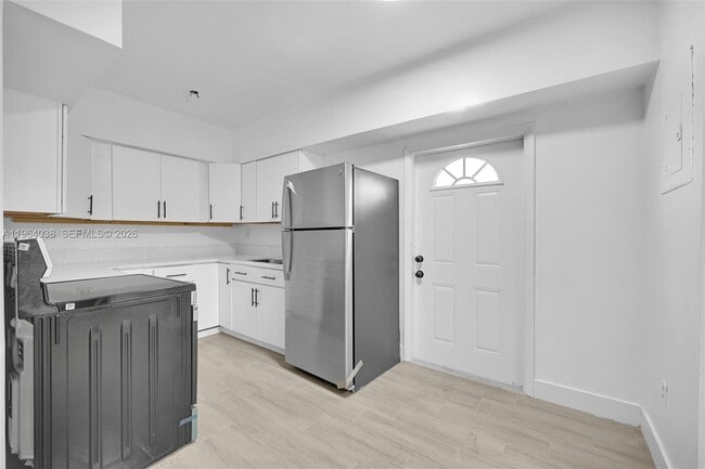 1393 NW 102nd St in Miami, FL - Building Photo - Building Photo