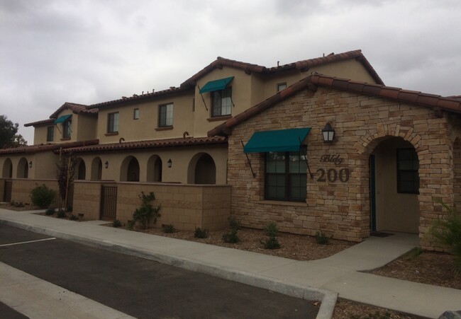 Perris Family Apartments in Perris, CA - Foto de edificio - Primary Photo