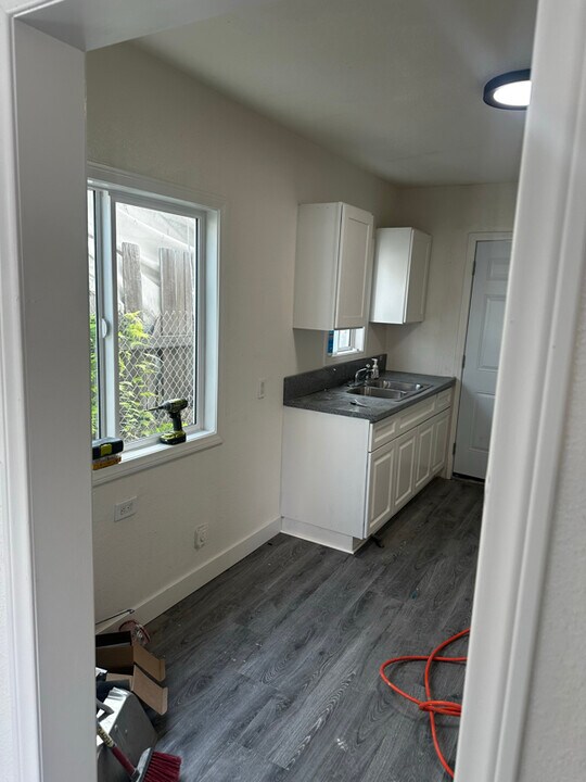8631 1/2 State St in South Gate, CA - Building Photo