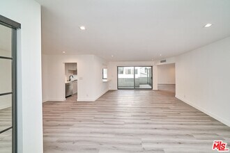 137 S Maple Dr in Beverly Hills, CA - Building Photo - Building Photo