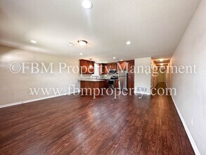 107 Casa Linda St in Ennis, TX - Building Photo - Building Photo
