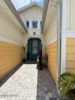 100 Hang Loose Wy in Daytona Beach, FL - Building Photo