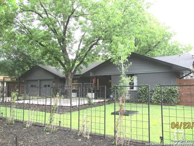 property at 207 E Castle Ln