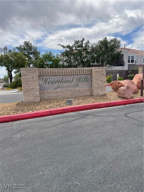 property at 2413 Cliffwood Dr