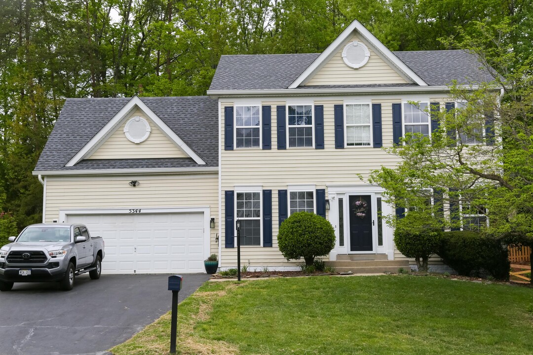 5344 Box Turtle Ct in Woodbridge, VA - Foto de edificio