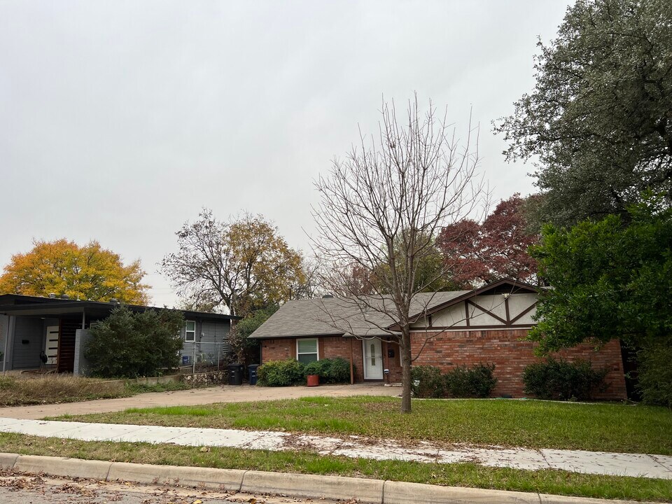 3920 Sanguinet St in Fort Worth, TX - Building Photo