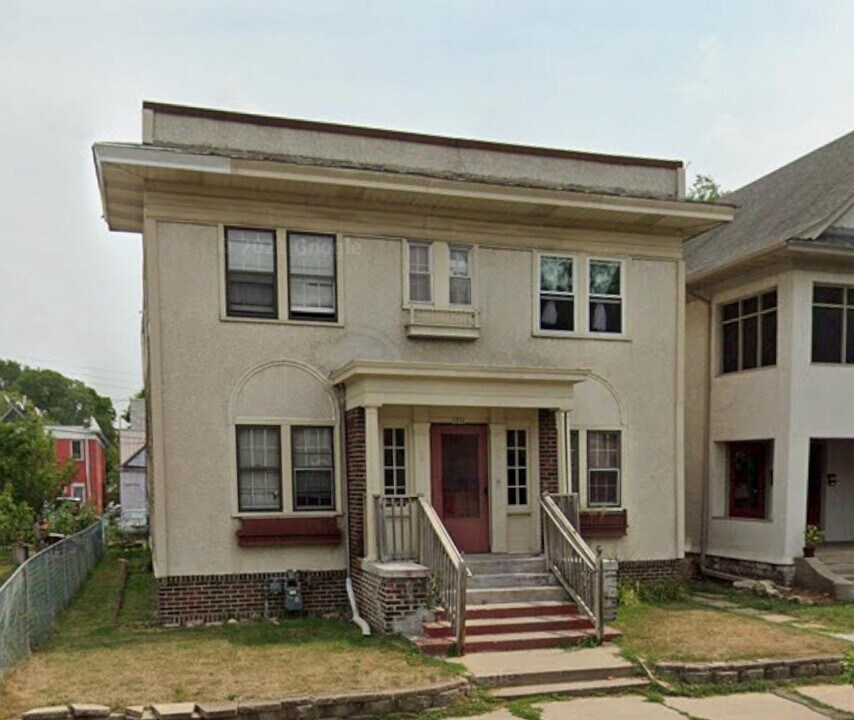 3233 Chicago Ave, Unit 2 in Minneapolis, MN - Building Photo