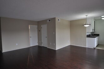 14120 Hamlin St in Los Angeles, CA - Building Photo - Building Photo