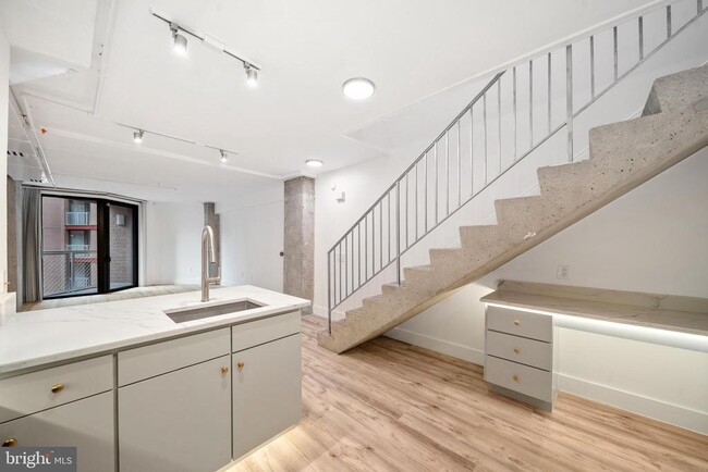 property at 616 E St NW