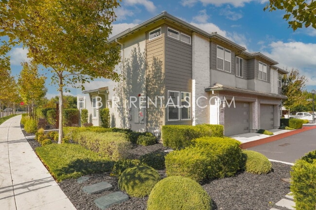 337 W Phelps Dr in Tracy, CA - Building Photo - Building Photo