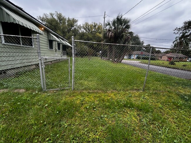 2652 Merwyn Rd in Jacksonville, FL - Foto de edificio - Building Photo