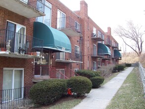 Clifton View in Cincinnati, OH - Foto de edificio - Interior Photo