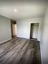 Valle Haven in Van Nuys, CA - Building Photo - Building Photo