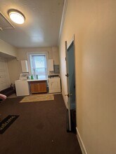 407 Green Ln, Unit 2R in Philadelphia, PA - Foto de edificio - Building Photo