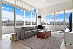 225 179th Dr in Sunny Isles Beach, FL - Building Photo