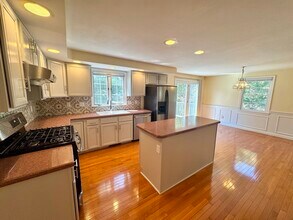 322 Lowell St in Lexington, MA - Building Photo - Building Photo