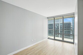 330 E Wacker Dr in Chicago, IL - Building Photo - Building Photo