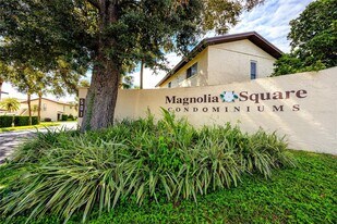 501 E Bay Dr in Largo, FL - Building Photo