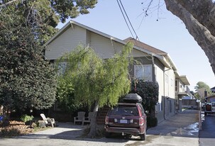 1526 Verdi St in Alameda, CA - Building Photo