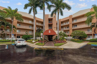 7725 Yardley Dr in Tamarac, FL - Building Photo