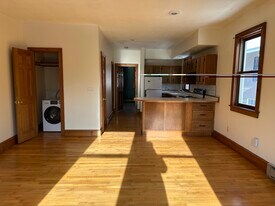 162 Washington St, Unit 162 Washinton St APT. A in Manlius, NY - Building Photo