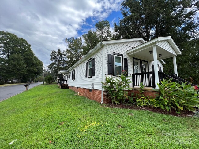 623 W Iredell Ave in Mooresville, NC - Building Photo - Building Photo