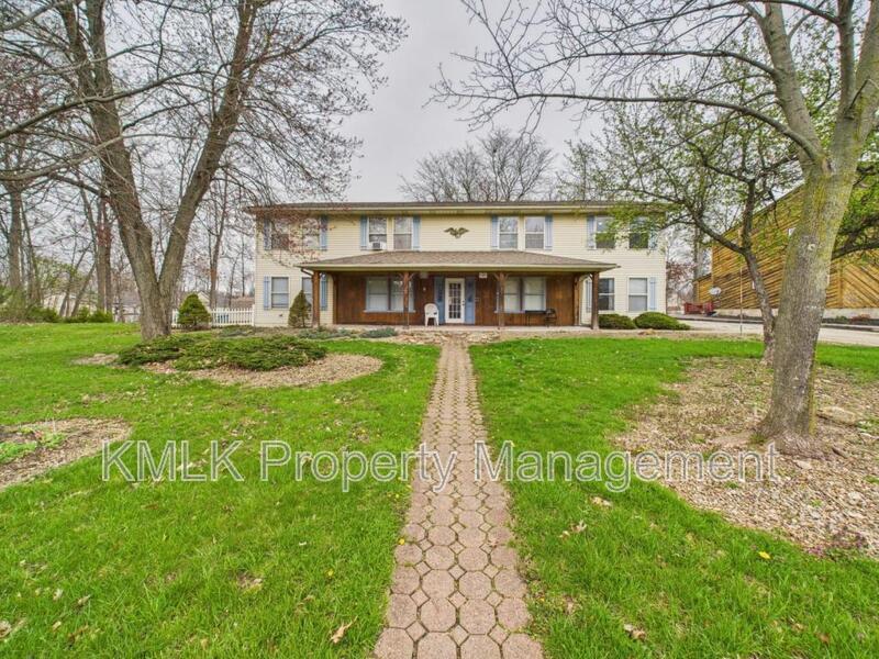 5030 Winthrop Dr in Austintown, OH - Foto de edificio