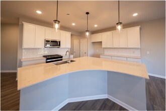 17981 Giants Wy in Lakeville, MN - Building Photo - Building Photo