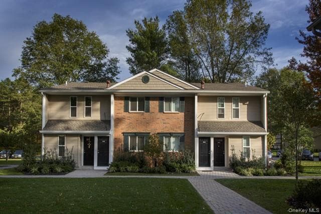 17 Country Club Dr in Coram, NY - Building Photo - Building Photo