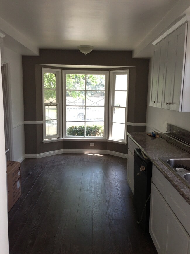 5551 Noble Ave, Unit B