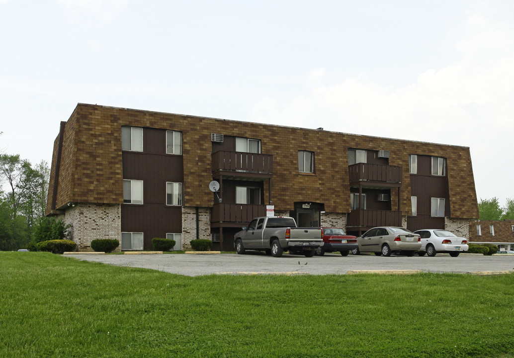 Southwyck Manor in Elyria, OH - Building Photo