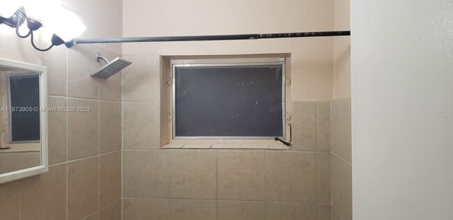 2063 NE 173rd St in North Miami Beach, FL - Building Photo - Building Photo