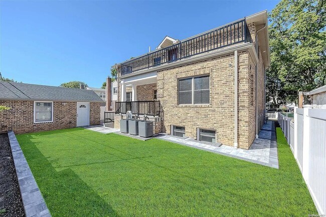 8631 Range St, Unit Floor 1 in Queens Village, NY - Building Photo - Building Photo