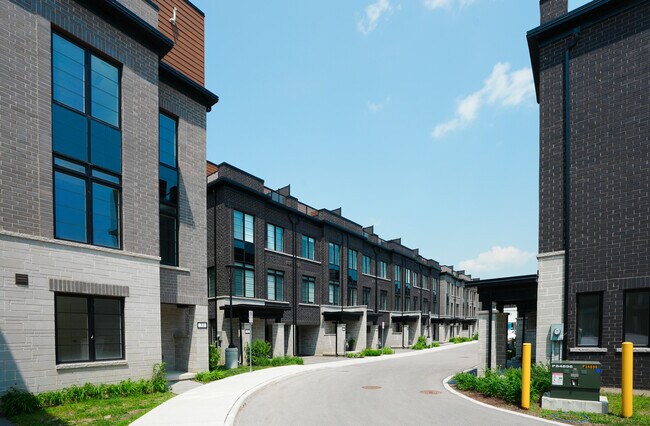 258 Hespeler Rd in Cambridge, ON - Building Photo - Building Photo
