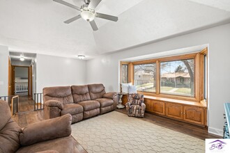 580 Elm St in Springfield, NE - Foto de edificio - Building Photo