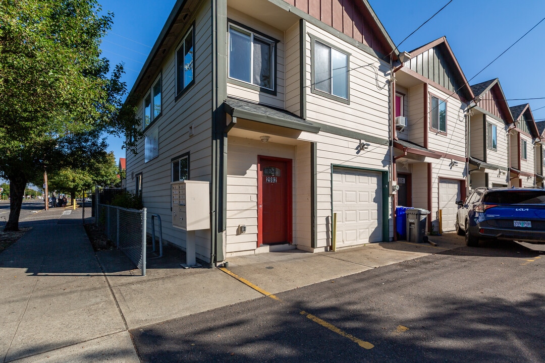 2982 SE 122nd Ave in Portland, OR - Building Photo