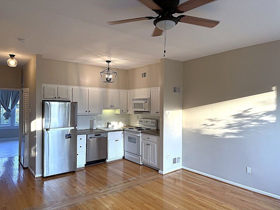 437 2nd St SE in Washington, DC - Building Photo
