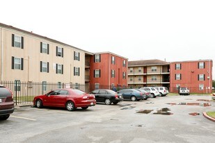 SUNFLOWER TERRACE APARTMENTS in Houston, TX - Building Photo