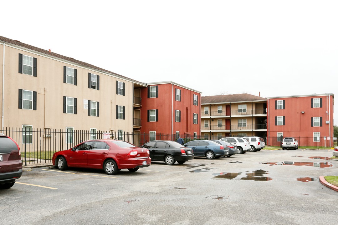 SUNFLOWER TERRACE APARTMENTS in Houston, TX - Foto de edificio