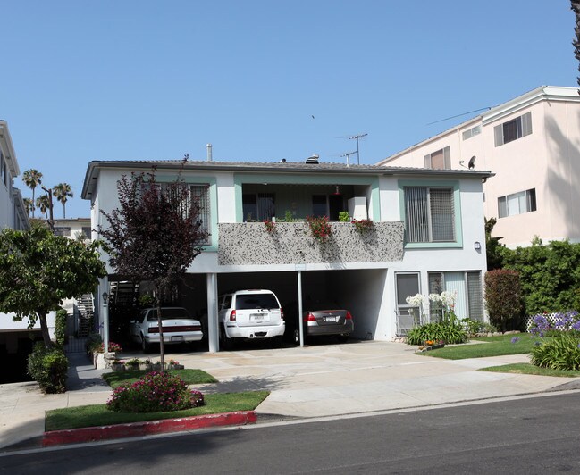 844 5th St, steps to Montana Ave, 5 blocks... in Santa Monica, CA - Foto de edificio - Building Photo