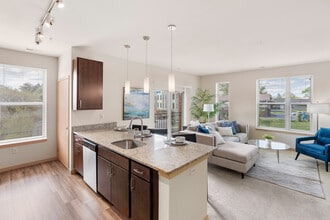 1505 Apartments + Townhomes in Grafton, WI - Foto de edificio - Building Photo