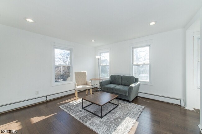 14 Fidelity Pl in Montclair, NJ - Building Photo - Building Photo