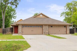 521-525-525 Gilcrease St in Van Alstyne, TX - Building Photo