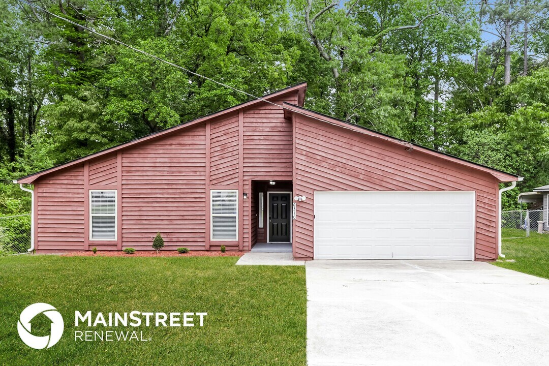 6310 Beethoven Cir in Riverdale, GA - Building Photo