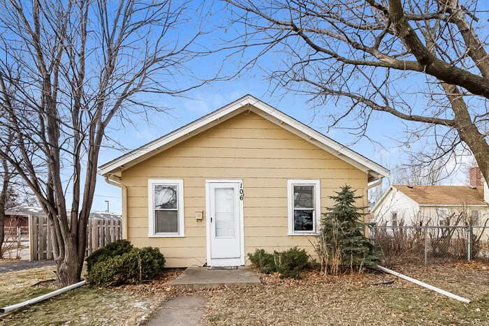 106 9th Ave N in Hopkins, MN - Building Photo