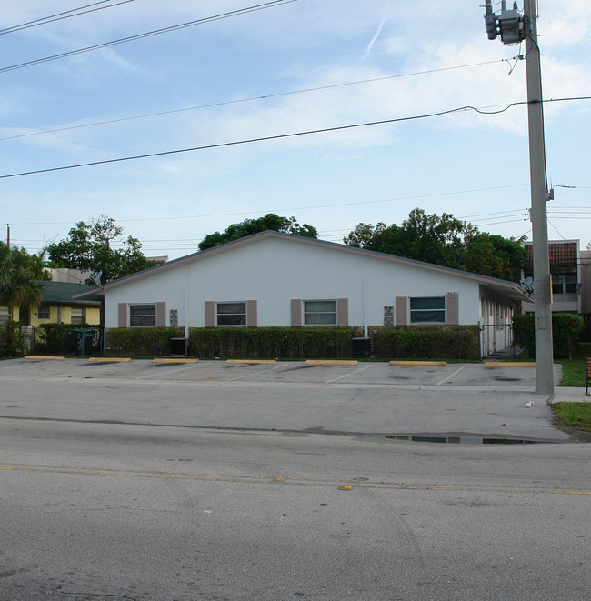 5621 NW 15th St in Fort Lauderdale, FL - Building Photo - Building Photo