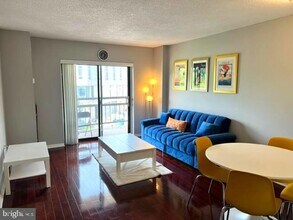 2111 Wisconsin Ave NW in Washington, DC - Building Photo - Building Photo