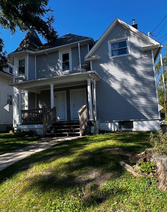 1812 Pershing Ave in Davenport, IA - Building Photo