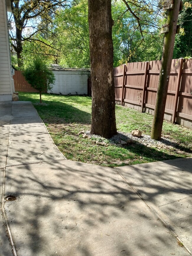 201 Lake Dr in Atlanta, GA - Building Photo - Building Photo