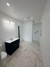 651 W Bruce St in Milwaukee, WI - Building Photo - Building Photo